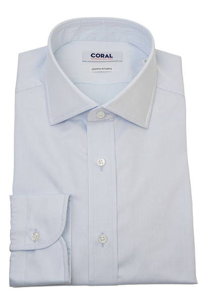 La camicia CORAL Artigianale sarà rifinita con sei passaggi a mano, a partire dalle asole cucite a mano e l'attaccatura dei pregiati bottoni in madreperla